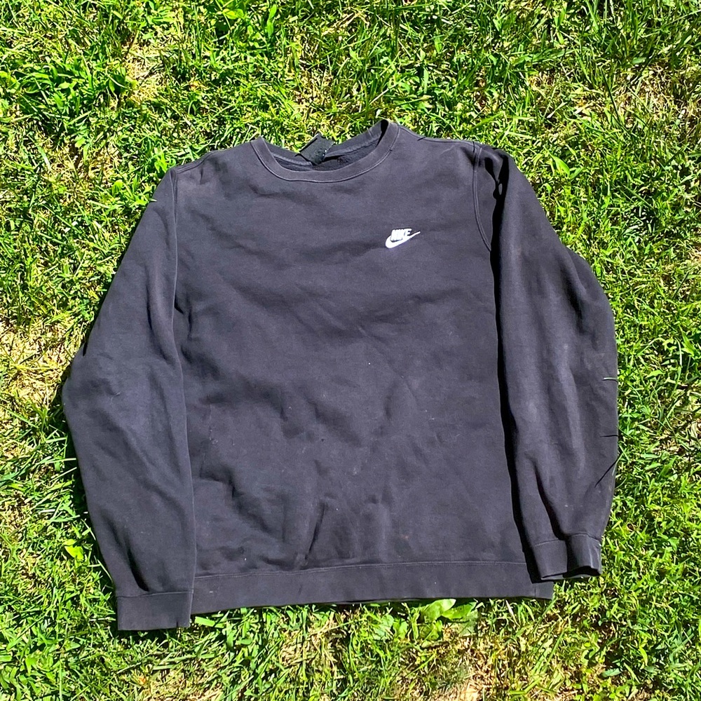 NIKE SWEATER SIZE L